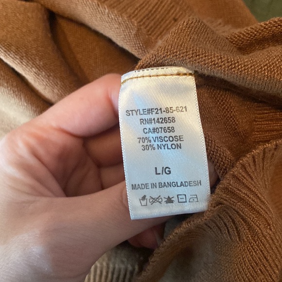 COPY - Forever 21 bishop sleeve sweater. Size L fits like an oversized small. - Picture 6 of 6